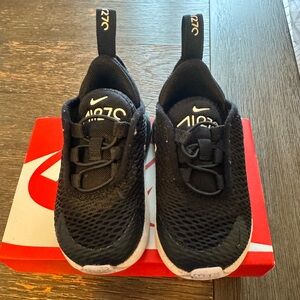 Black/White Air Max 270